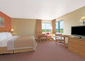 Days Inn by Wyndham Cameron 4