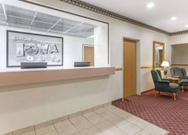 Super 8 by Wyndham Cresco IA 2