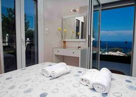 Brentanos Apartments - A - View of Paradise 4