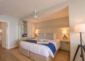 Le Nautique Beachfront Apartments 4