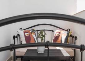 Modern 90 m2 apt with balcony w the sea view 2