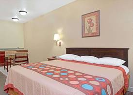 Super 8 by Wyndham St. Louis Airport 4