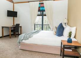 The Narrows Landing Hotel 5