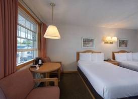 Adirondack Retreat Inn & Suites 4