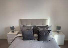 Immaculate 2bed Apartment in London - City Views 5