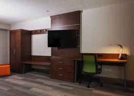 Holiday Inn Express & Suites ATLANTA N-PERIMETER MALL AREA by IHG 2