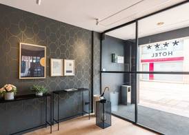 Up Rooms Vic Hotel 2