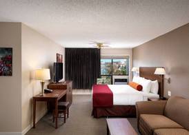 Huntingdon Hotel and Suites 5