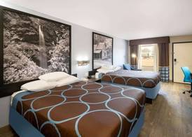 Super 8 by Wyndham Cleveland 4