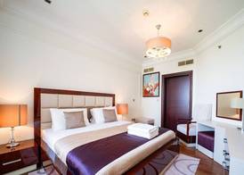 Spacious One Bedroom with Beach Access 2