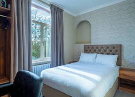 Uno Thames Hotel 5