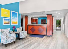 Days Inn by Wyndham Brunswick Bath Area 2