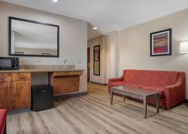 Best Western Plus Philadelphia-Choctaw Hotel and Suites 5