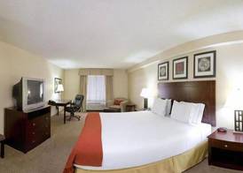 Holiday Inn Express & Suites DICKSON by IHG 2
