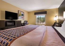 Best Western Bradbury Inn & Suites 5
