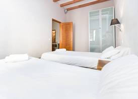 AinB Las Ramblas-Guardia Apartments 5