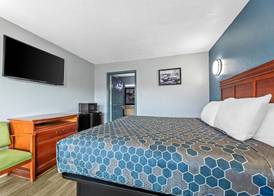Americas Best Value Inn-Indianola 5