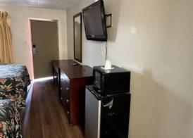 Budget Plaza Motel 4
