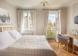 Hotel At the Golden Scissors 5