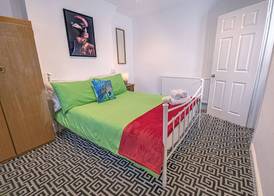 Central 3 - Bedroom Townhouse in Brighton with Parking 3