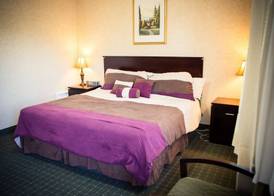 Langley Hwy Hotel 4