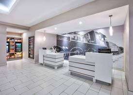 La Quinta by Wyndham Palestine 3