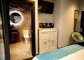 Hotel Lincoln Lounge 5