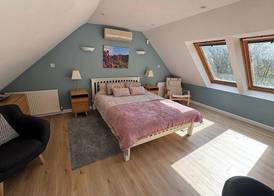 River Tamar Couples Retreat - Dog-Friendly 2