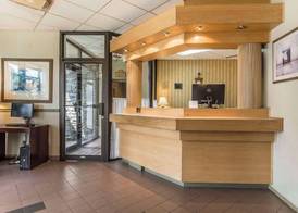 Quality Hotel & Suites 5
