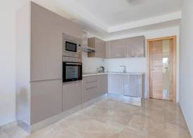 Cosy 1BR Apartment in Central St Julian's 4