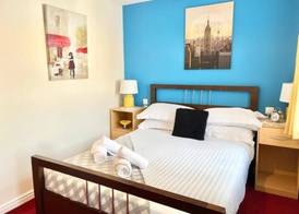 Quiet 2bedroom Home-garden-parking-family Friendly 4