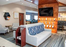 Holiday Inn Express & Suites MASON CITY by IHG 3