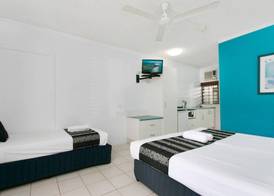 Cairns City Palms 3