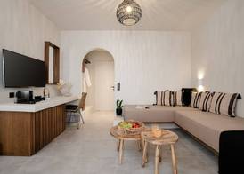 Polis of Naxos Stylish Suites 3