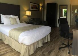 Days Inn by Wyndham Ste. Helene-de-Bagot 5