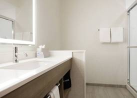 Holiday Inn Express & Suites TERRE HAUTE by IHG 2