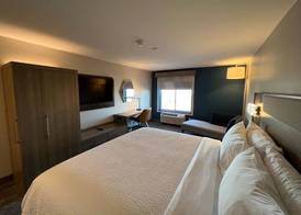 Holiday Inn Express RENSSELAER by IHG 3