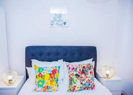 RIVERSIDE 2 BED APARTMENT 4