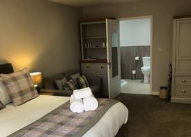 De Courceys Manor Suites & Cottages 4