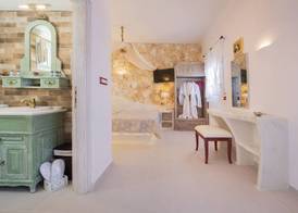 Starlight Luxury Seaside Villa & Suites 4
