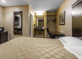 Broadway Inn and Suites 2