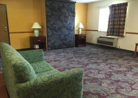 Super 8 by Wyndham Imlay City 3