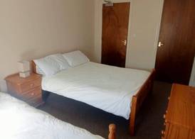 Central 2-Bed Apt Sleeps 5 above Great Derry Pub 5
