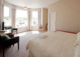 Marine Hotel 4