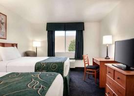 Travelodge by Wyndham Clinton Valley West Court 3