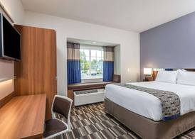Microtel Inn & Suites by Wyndham Altoona 4