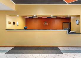 Quality Inn & Suites Lenexa Kansas City 2