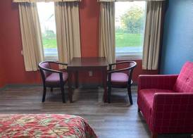 Kenwood Court Motel 4