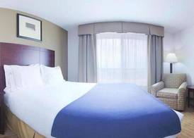 Holiday Inn Express & Suites ANTIGO by IHG 3