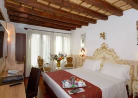 Unahotels Ala Venezia - Adults Only 3